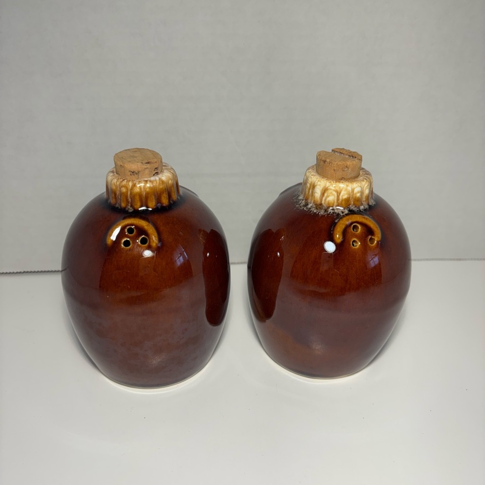 Hull USA Brown Drip Salt Pepper Shakers Cork Stoppers Hull Pottery Discontinued - Picture 2 of 6